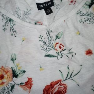 Torrid white floral tank size 0